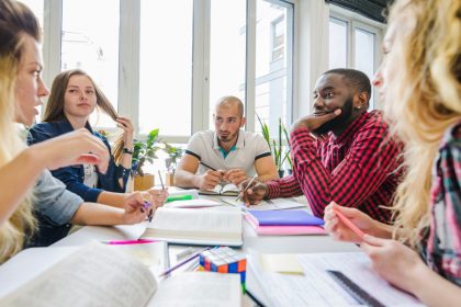 Comment réussir sa formation en sciences politiques : méthodes et astuces ?