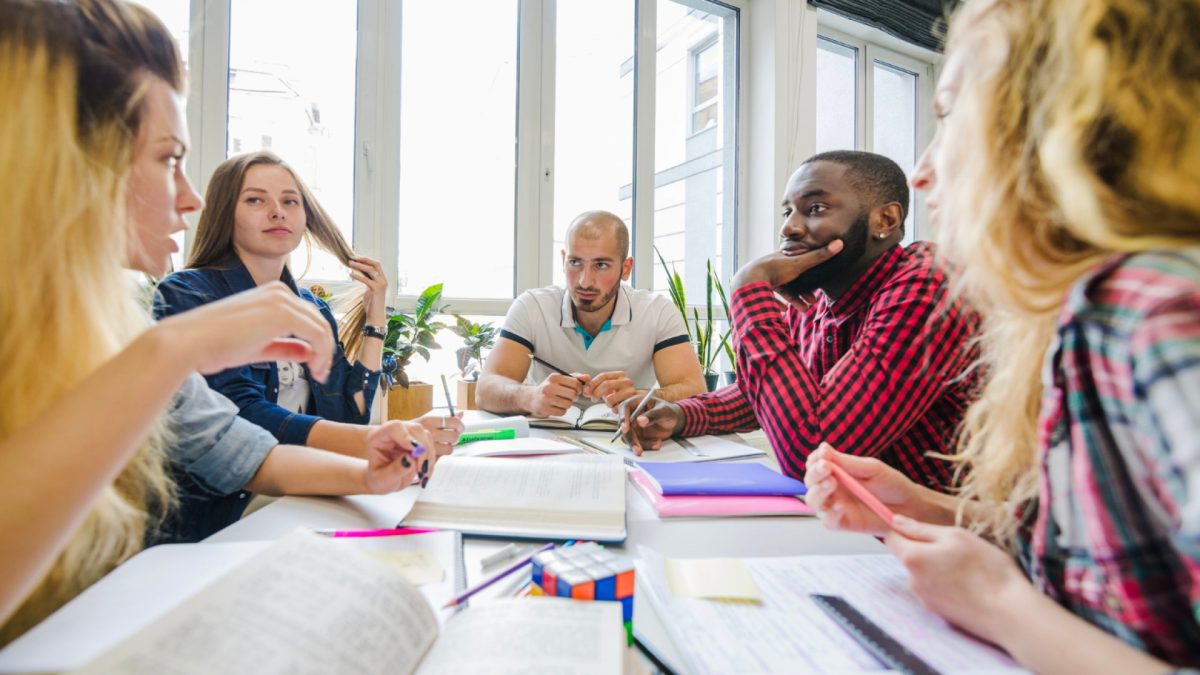 Comment réussir sa formation en sciences politiques : méthodes et astuces ?